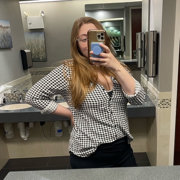Black and White Patterned Buttoned Up Blouse - Picture 3 of 3